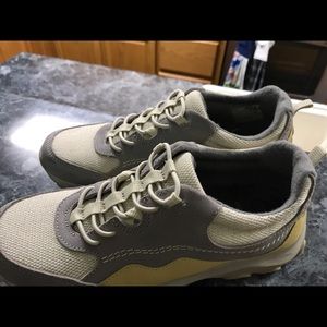 Earth shoes NEW 7.5 Tan worn once